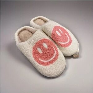 Smiley Face Slipper-Women's Indoor Home Slippers-Pink-Size 7.5-8-NEW
